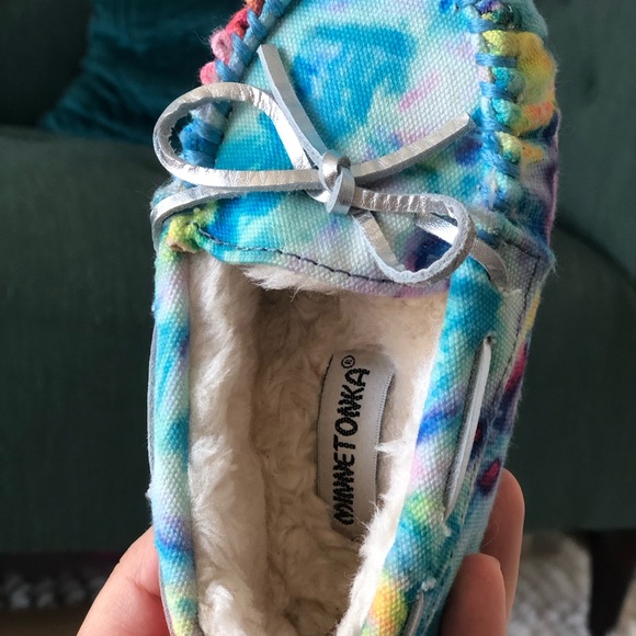 Minnetonka Tye dye Slippers - Picture 5 of 7